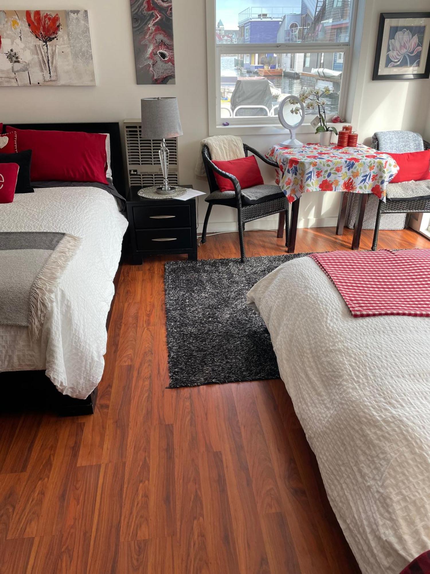 A Float Home B&B In Fisherman'S Wharf Victoria Bagian luar foto