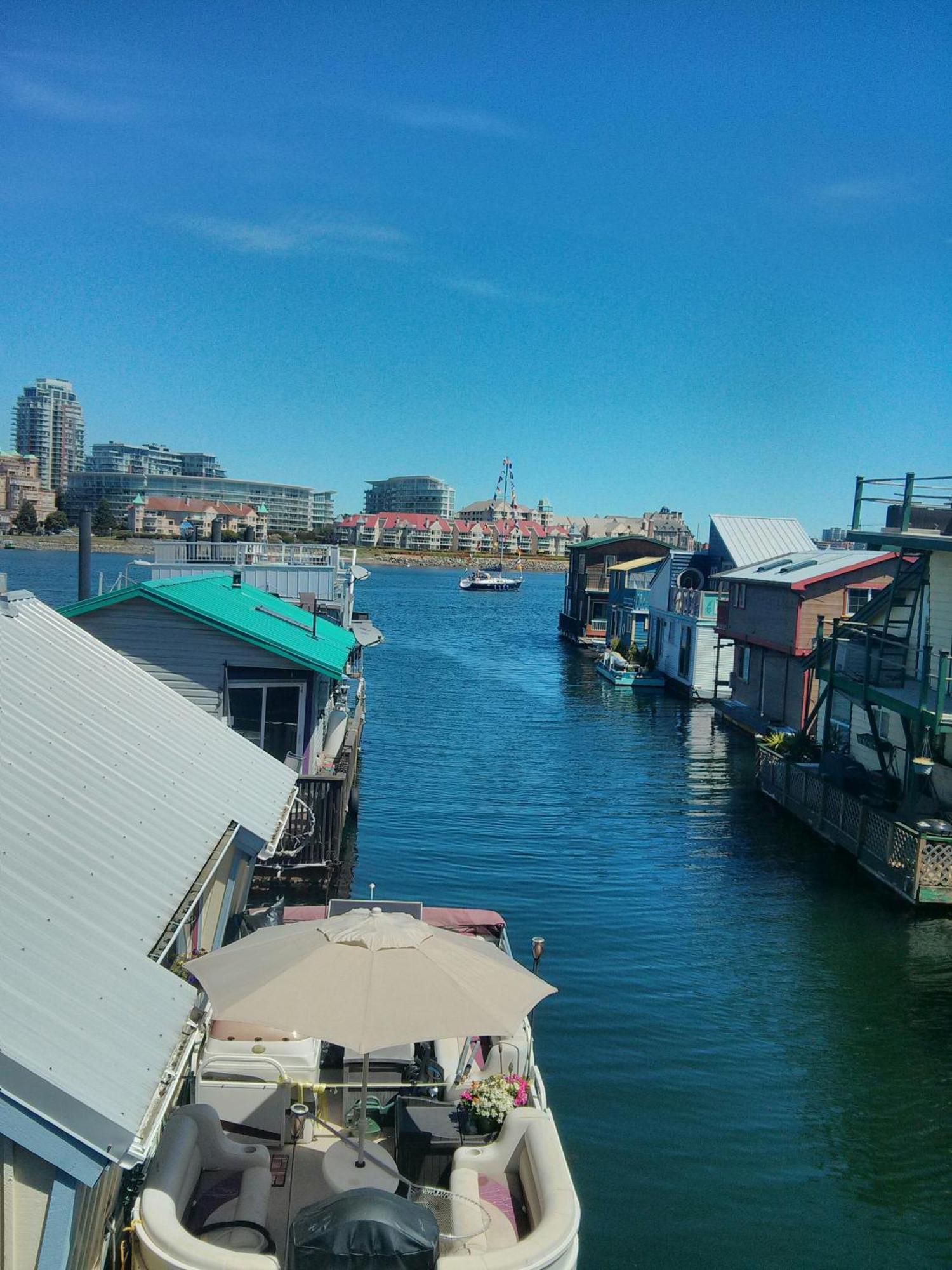 A Float Home B&B In Fisherman'S Wharf Victoria Bagian luar foto