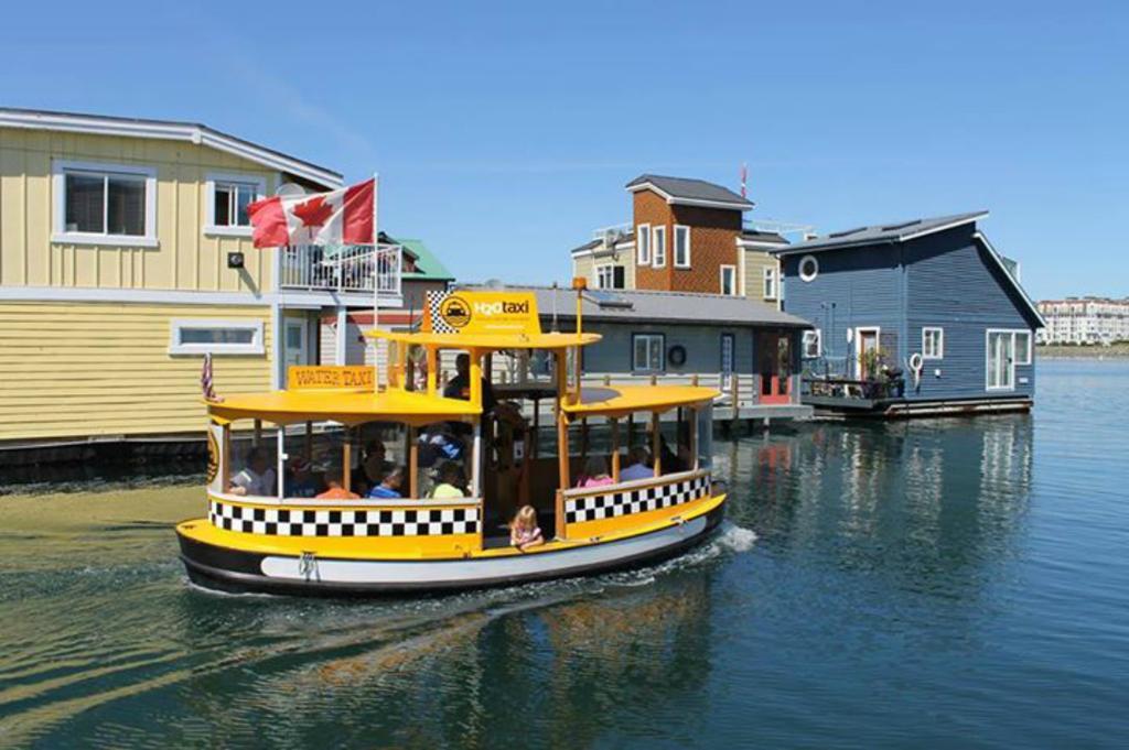 A Float Home B&B In Fisherman'S Wharf Victoria Bagian luar foto