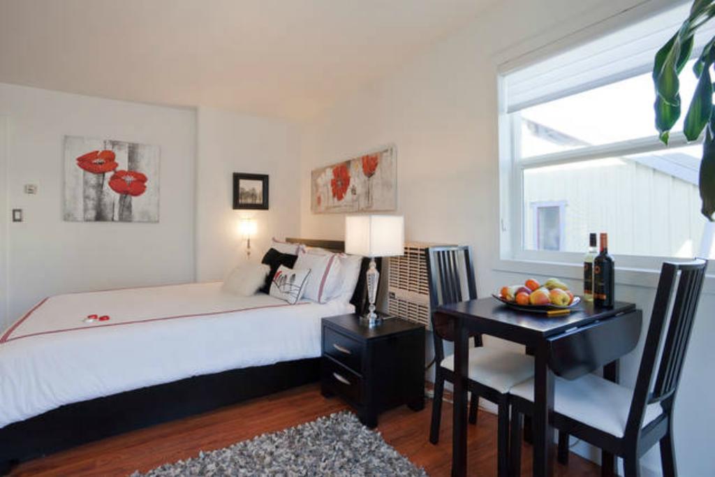 A Float Home B&B In Fisherman'S Wharf Victoria Bagian luar foto