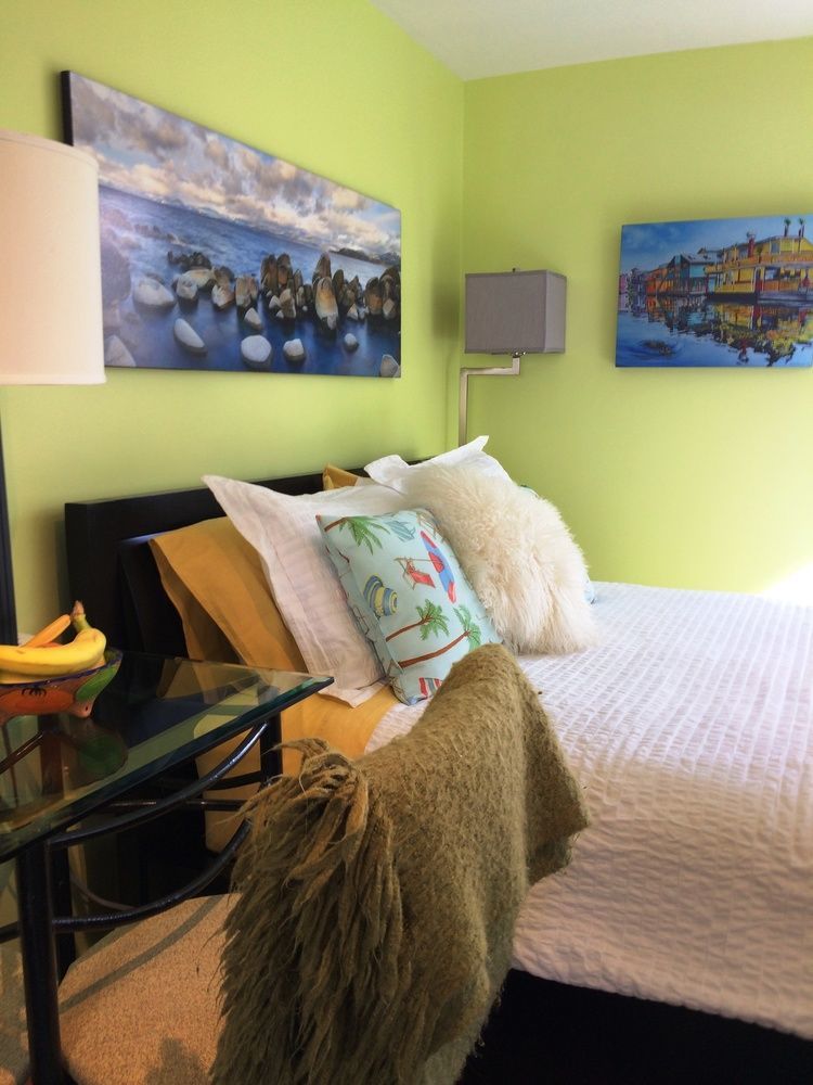 A Float Home B&B In Fisherman'S Wharf Victoria Bagian luar foto