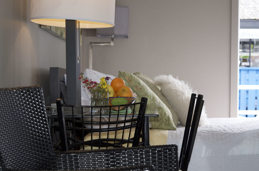 A Float Home B&B In Fisherman'S Wharf Victoria Bagian luar foto