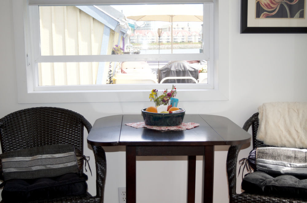 A Float Home B&B In Fisherman'S Wharf Victoria Bagian luar foto
