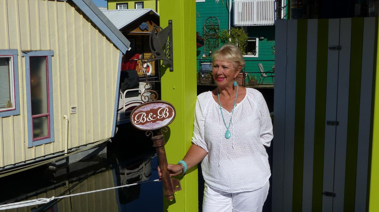 A Float Home B&B In Fisherman'S Wharf Victoria Bagian luar foto