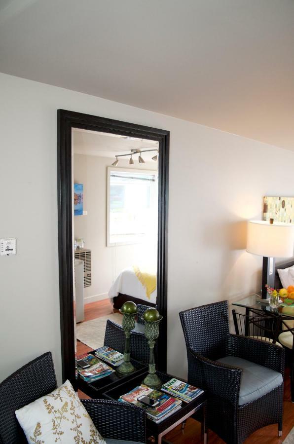 A Float Home B&B In Fisherman'S Wharf Victoria Bagian luar foto