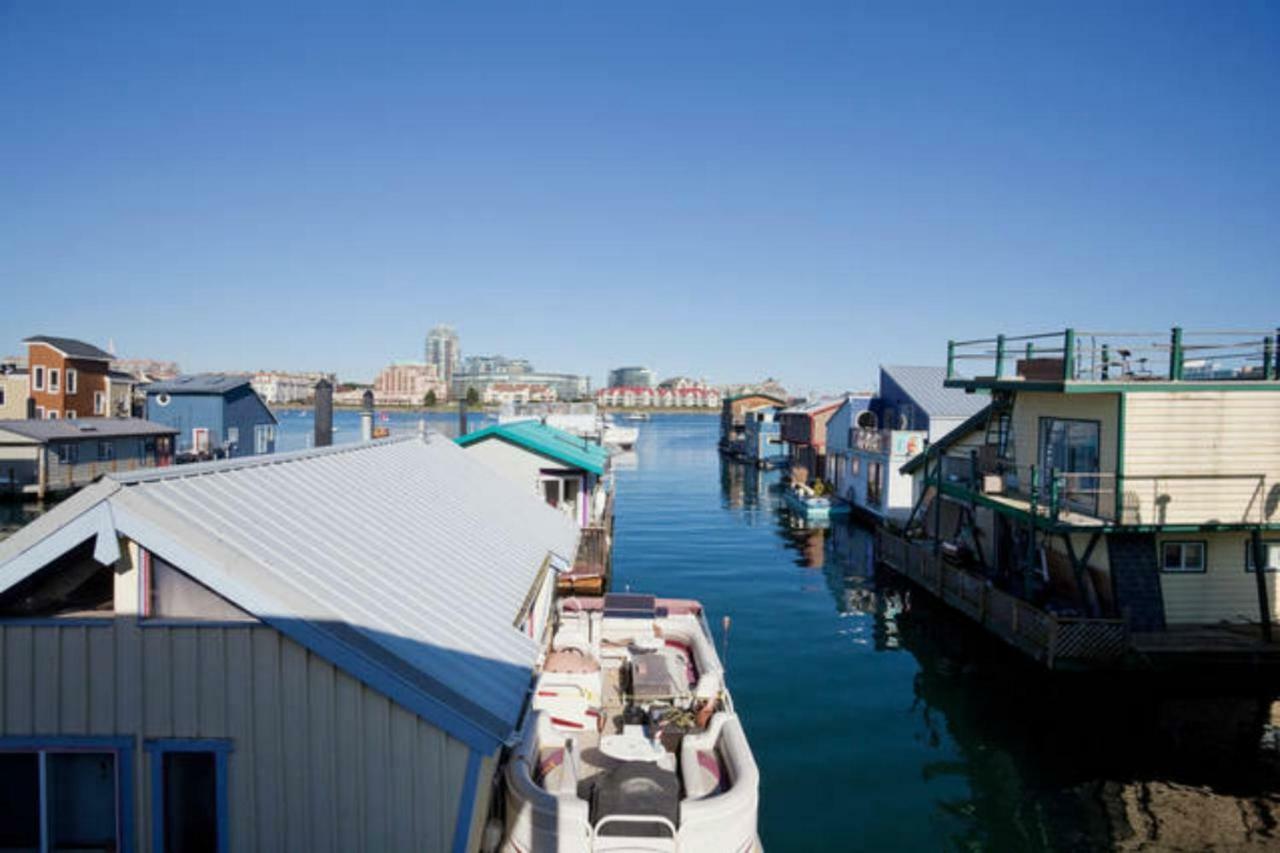 A Float Home B&B In Fisherman'S Wharf Victoria Bagian luar foto