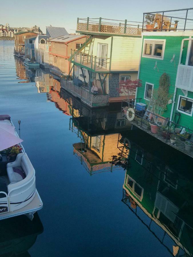 A Float Home B&B In Fisherman'S Wharf Victoria Bagian luar foto