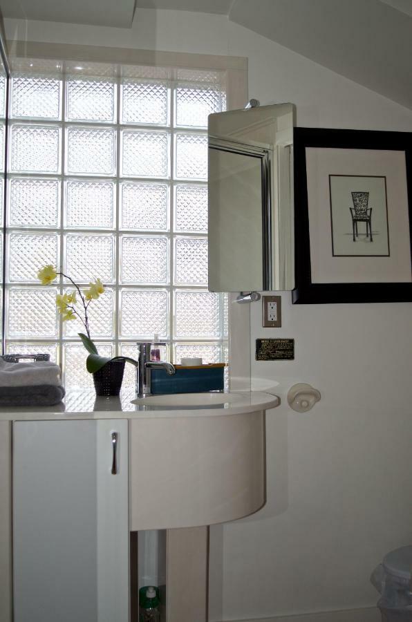 A Float Home B&B In Fisherman'S Wharf Victoria Bagian luar foto